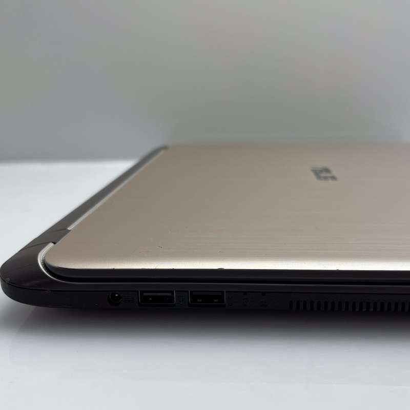 Asus X507U 6th Gen "Core i3" 2.00GHz 8GB RAM 1TB HDD Icicle Gold - Minor Bright Spots
