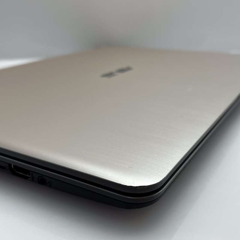 Asus X507U 6th Gen "Core i3" 2.00GHz 8GB RAM 1TB HDD Icicle Gold - Minor Bright Spots