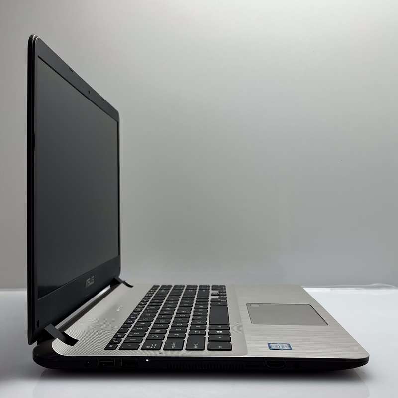 Asus X507U 6th Gen "Core i3" 2.00GHz 8GB RAM 1TB HDD Icicle Gold - Minor Bright Spots