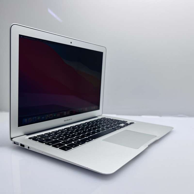 Apple MacBook Air 13-inch Core i5 1.6GHz (Early 2015) 8GB RAM 128GB SDD Silver