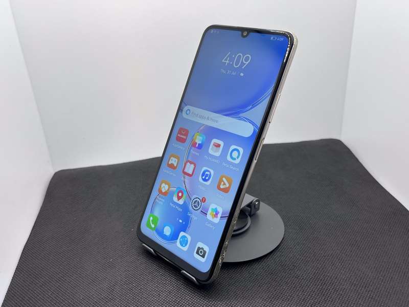 Huawei Nova Y71 128GB Dual Sim Gold - Cracked Camera