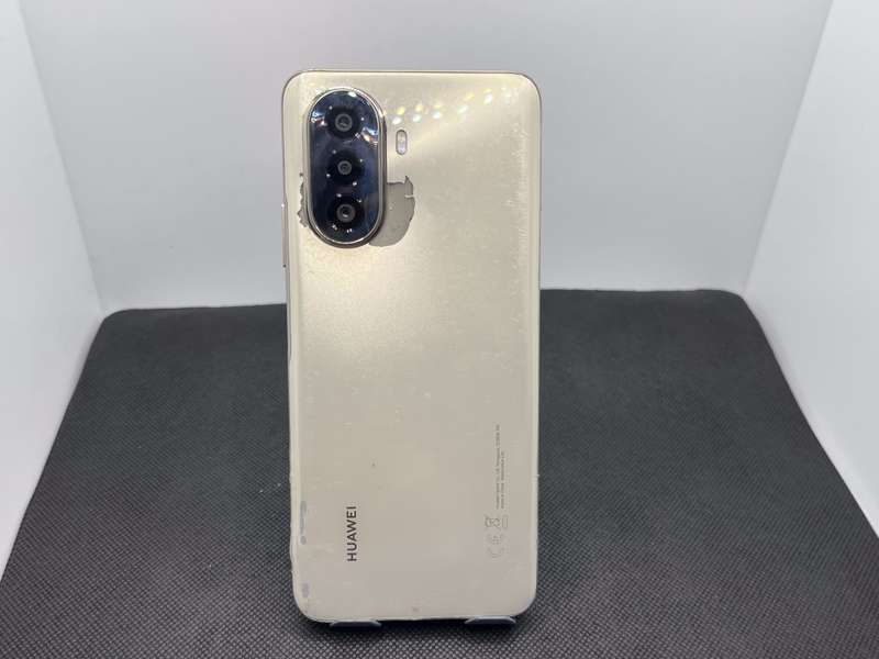 Huawei Nova Y71 128GB Dual Sim Gold - Cracked Camera