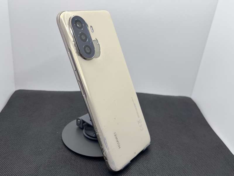 Huawei Nova Y71 128GB Dual Sim Gold - Cracked Camera