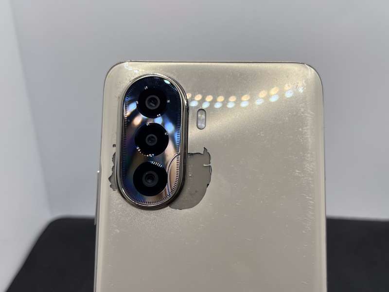 Huawei Nova Y71 128GB Dual Sim Gold - Cracked Camera
