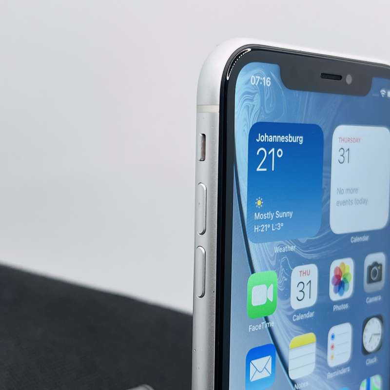 Apple iPhone XR 64GB White (3 Month Warranty) - Small Chip