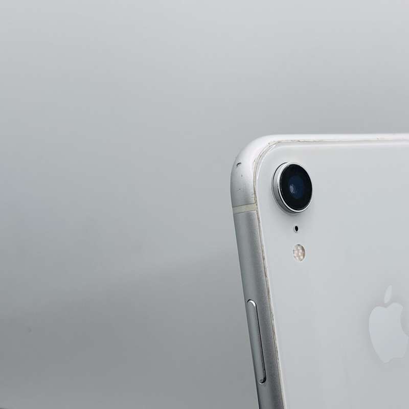 Apple iPhone XR 64GB White (3 Month Warranty) - Small Chip