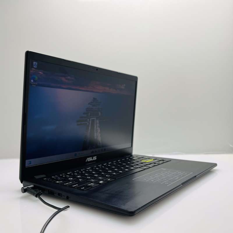 Asus E410M  "Celeron N4020" 4GB RAM 128GB SD Peacock Blue - Faulty Battery And Bright Spots