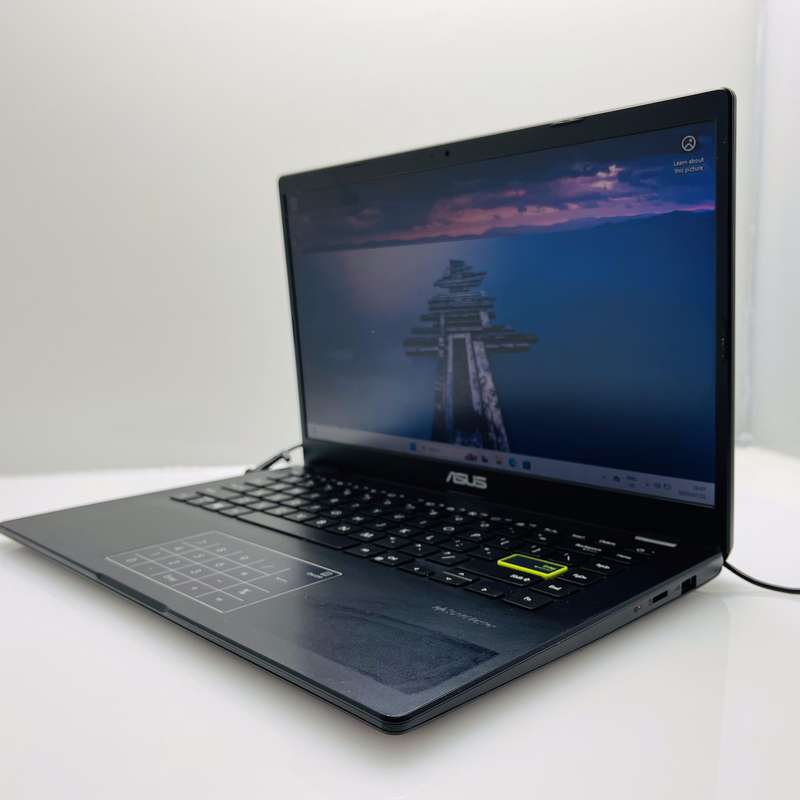 Asus E410M  "Celeron N4020" 4GB RAM 128GB SD Peacock Blue - Faulty Battery And Bright Spots
