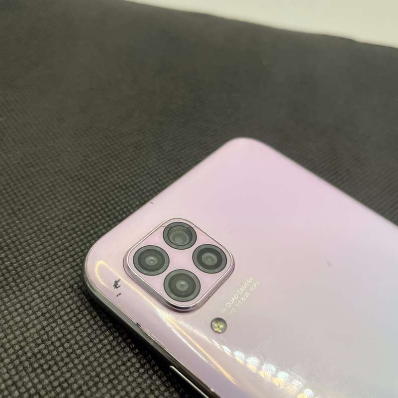 Huawei P40 Lite 128GB Sakura Pink - Cracked Camera and Bright spots