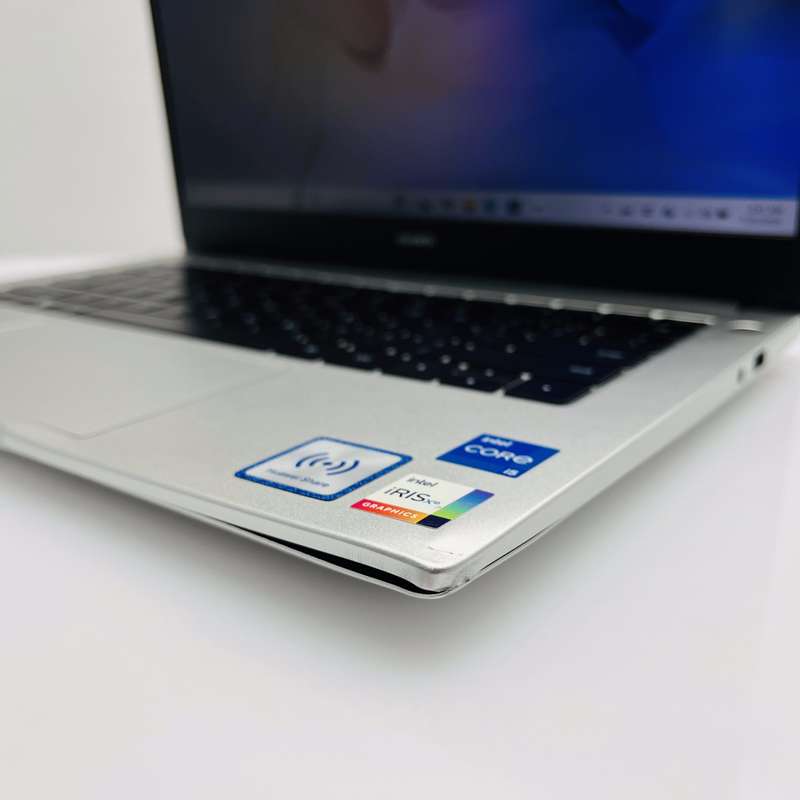 Huawei MateBook D14 11th Gen "Core i5" 2.50GHz 8GB RAM 512GB SSD Silver - Damaged Casing And Crac...