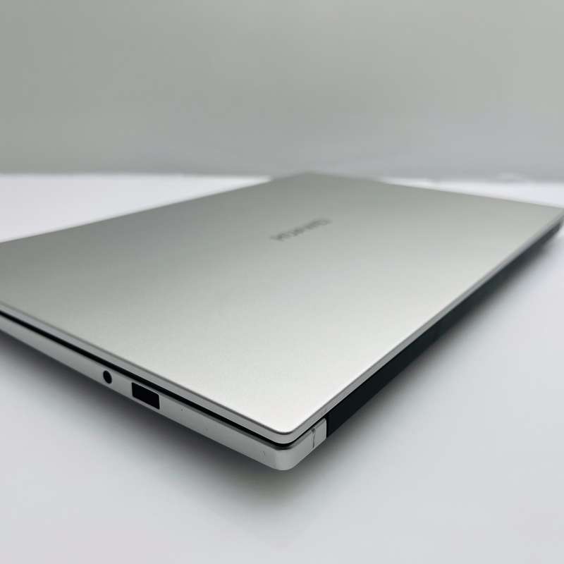 Huawei MateBook D14 11th Gen "Core i5" 2.50GHz 8GB RAM 512GB SSD Silver - Damaged Casing And Crac...