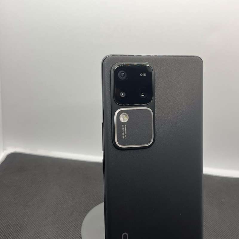 Vivo V30 512GB Dual Sim Black (6 Month Warranty)  Mint Condition