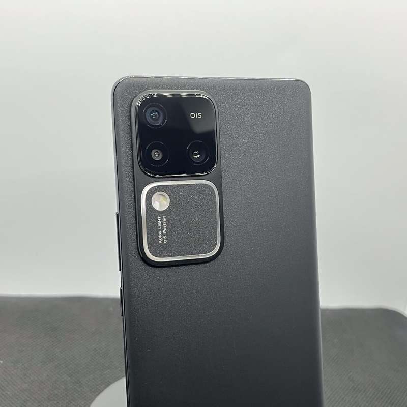Vivo V30 512GB Dual Sim Black (6 Month Warranty)  Mint Condition