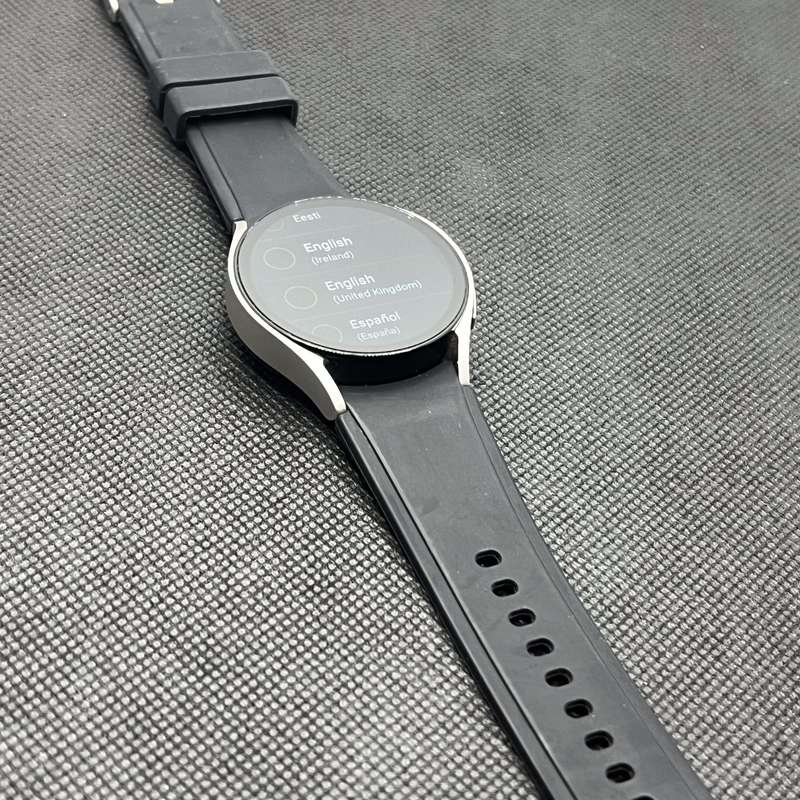 Samsung Galaxy Watch 6 40mm GPS Only Silver (3 Month Warranty) - With Black Straps