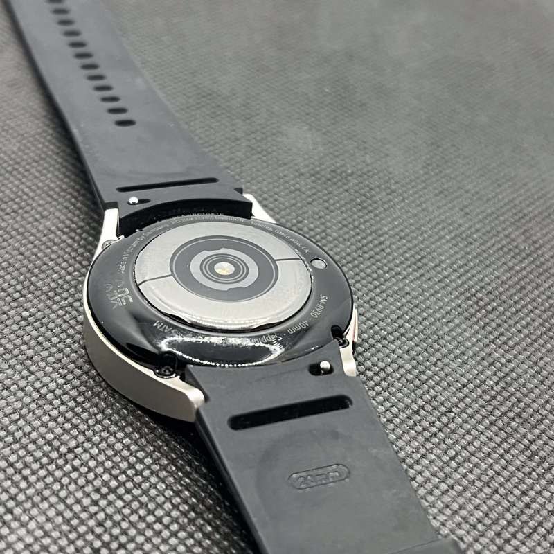 Samsung Galaxy Watch 6 40mm GPS Only Silver (3 Month Warranty) - With Black Straps