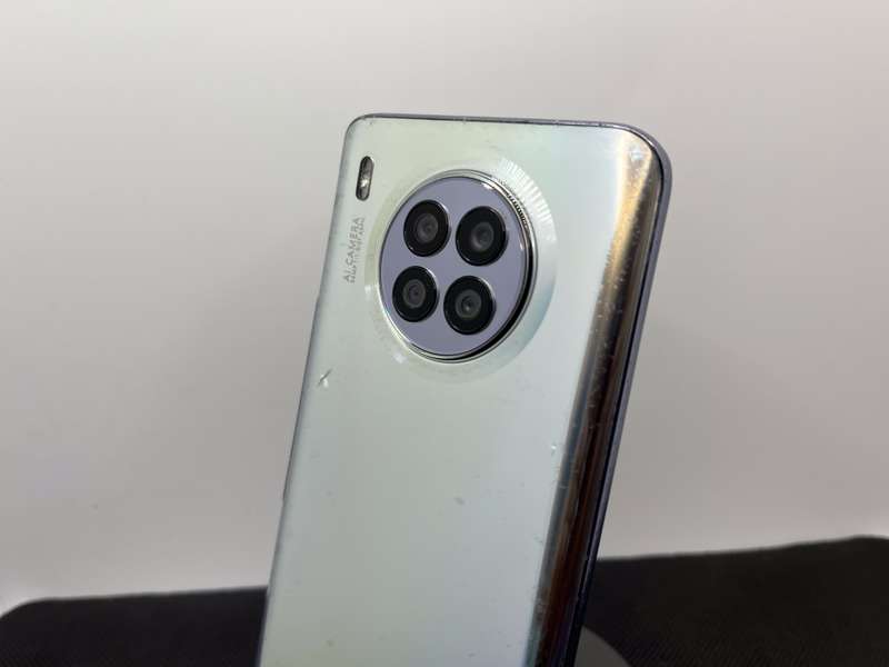 Huawei Nova 8i 128GB Moonlight Silver - Cracked Screen And Screen Damage