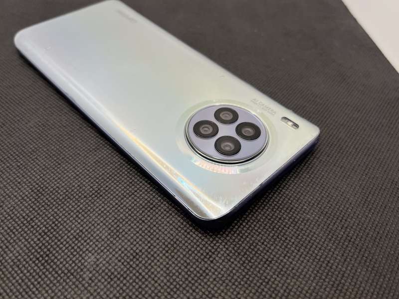 Huawei Nova 8i 128GB Moonlight Silver - Cracked Screen And Screen Damage