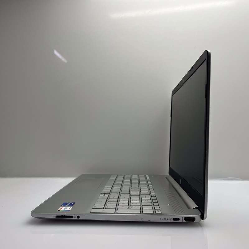 HP 15s-fq5008ni 12th Gen "Core i7" 1.70 GHz 16GB RAM 512GB SSD Silver
