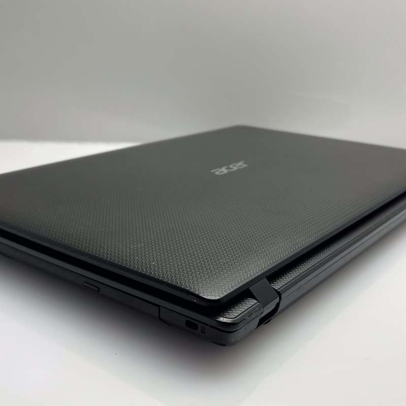 Acer Aspire 5742 "Core i5" 2.67 GHz 8GB RAM 128GB SSD Black - Bright Spots And Faulty Battery