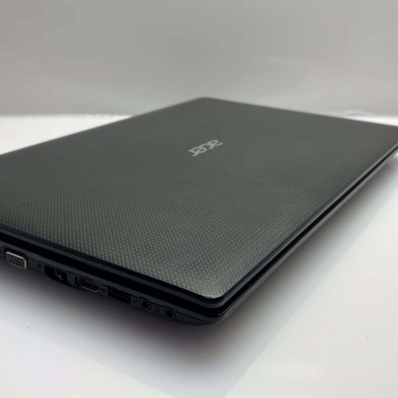 Acer Aspire 5742 "Core i5" 2.67 GHz 8GB RAM 128GB SSD Black - Bright Spots And Faulty Battery