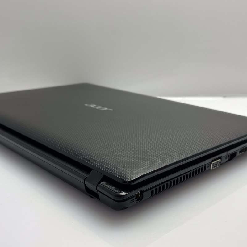 Acer Aspire 5742 "Core i5" 2.67 GHz 8GB RAM 128GB SSD Black - Bright Spots And Faulty Battery