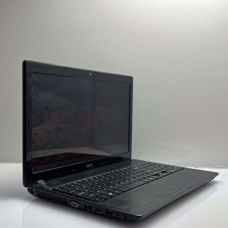 Acer Aspire 5742 "Core i5" 2.67 GHz 8GB RAM 128GB SSD Black - Bright Spots And Faulty Battery