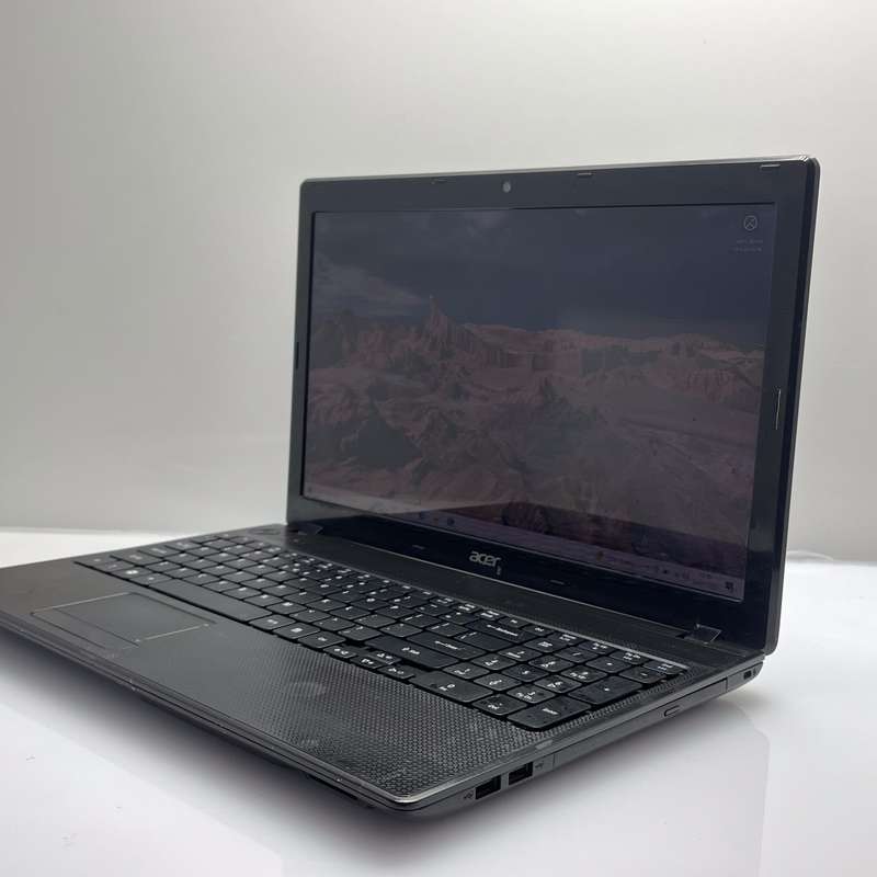Acer Aspire 5742 "Core i5" 2.67 GHz 8GB RAM 128GB SSD Black - Bright Spots And Faulty Battery
