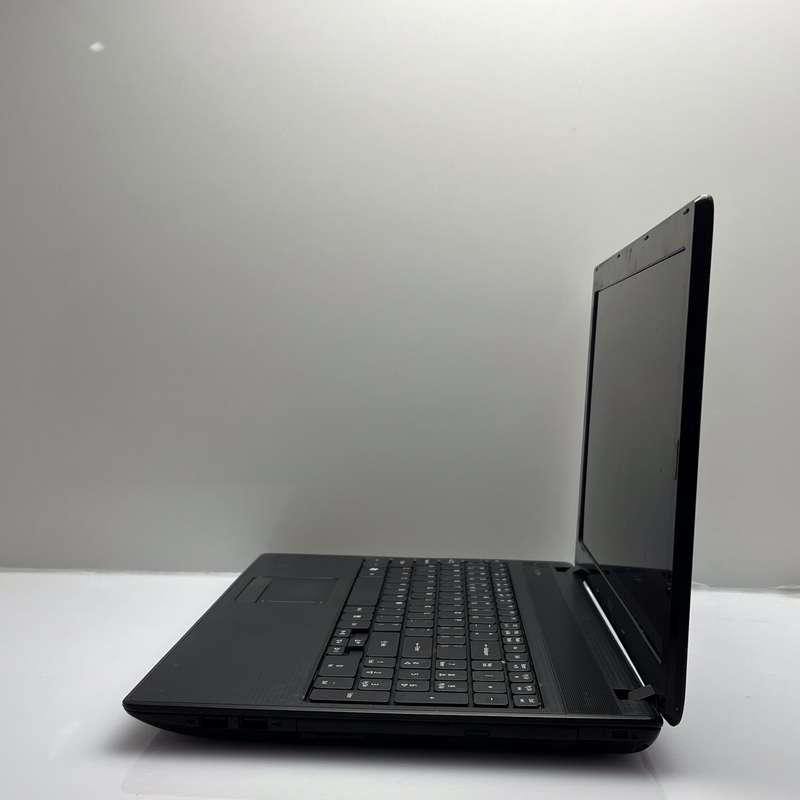 Acer Aspire 5742 "Core i5" 2.67 GHz 8GB RAM 128GB SSD Black - Bright Spots And Faulty Battery