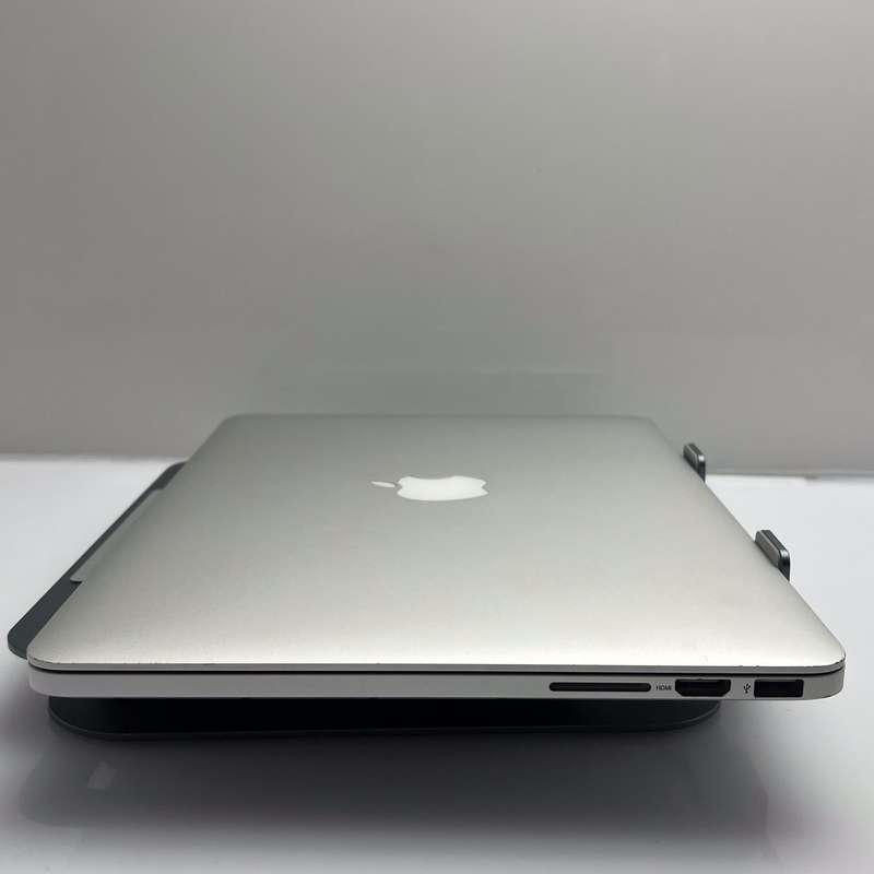 Apple MacBook Pro 13-Inch Core i5 2.70GHz (Early 2015) 8GB RAM 256GB SSD Silver