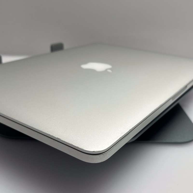 Apple MacBook Pro 13-Inch Core i5 2.70GHz (Early 2015) 8GB RAM 256GB SSD Silver