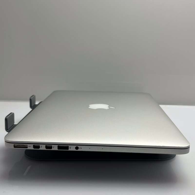 Apple MacBook Pro 13-Inch Core i5 2.70GHz (Early 2015) 8GB RAM 256GB SSD Silver