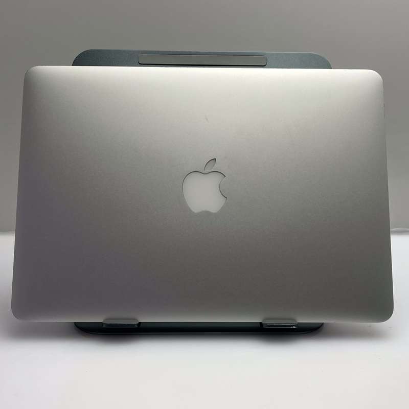 Apple MacBook Pro 13-Inch Core i5 2.70GHz (Early 2015) 8GB RAM 256GB SSD Silver