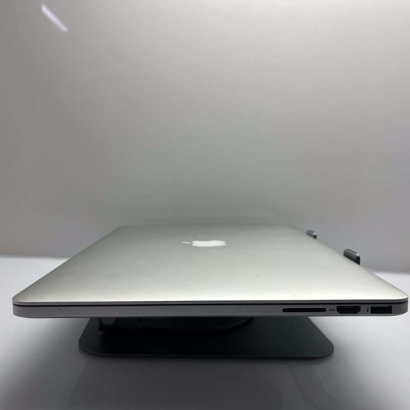 Apple MacBook Pro 15-Inch Core i7 2.20GHz (Mid 2015) 16GB RAM 256GB SSD Silver (3 Month War...