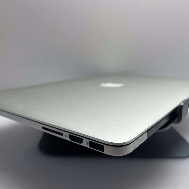 Apple MacBook Pro 15-Inch Core i7 2.20GHz (Mid 2015) 16GB RAM 256GB SSD Silver (3 Month War...