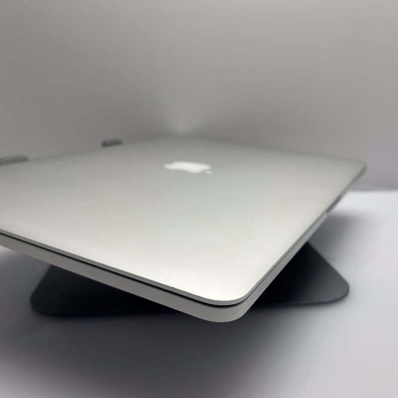 Apple MacBook Pro 15-Inch Core i7 2.20GHz (Mid 2015) 16GB RAM 256GB SSD Silver (3 Month War...