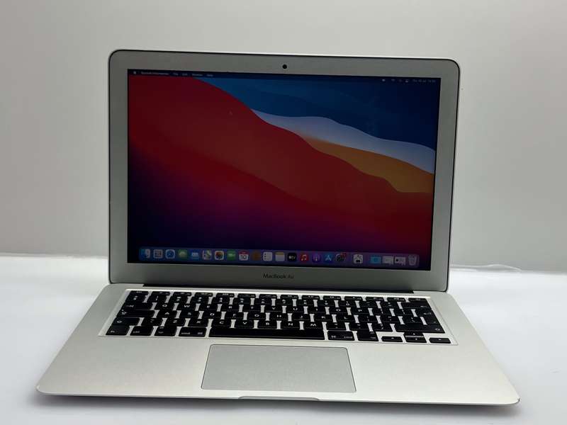 Apple MacBook Air 13-inch "Core i5" 1.6GHz (Early 2015) 8GB RAM 128GB SDD Silver