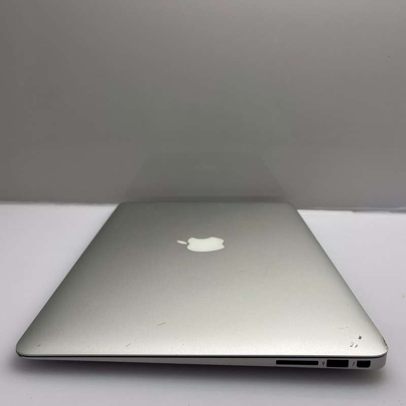 Apple MacBook Air 13-inch "Core i5" 1.6GHz (Early 2015) 8GB RAM 128GB SDD Silver