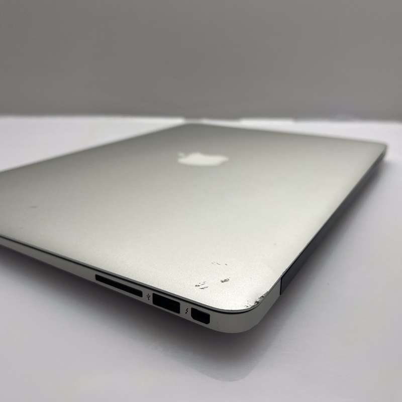 Apple MacBook Air 13-inch "Core i5" 1.6GHz (Early 2015) 8GB RAM 128GB SDD Silver