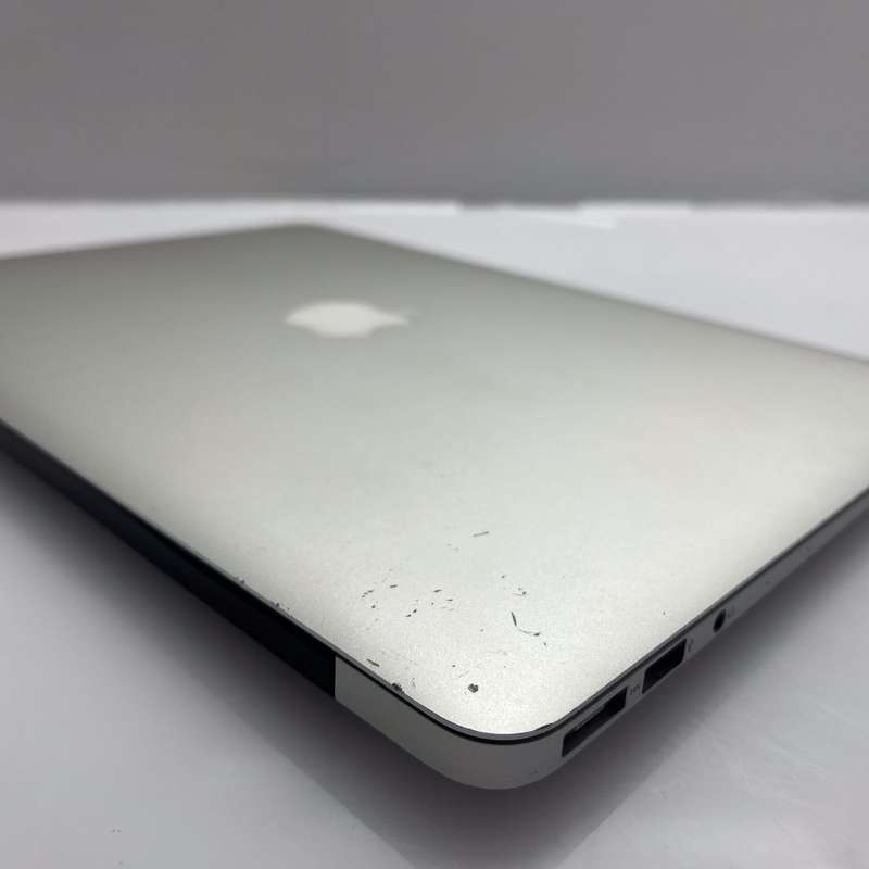 Apple MacBook Air 13-inch "Core i5" 1.6GHz (Early 2015) 8GB RAM 128GB SDD Silver