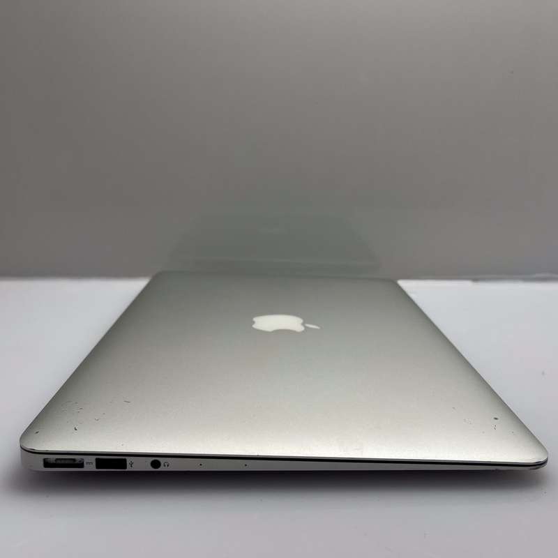Apple MacBook Air 13-inch "Core i5" 1.6GHz (Early 2015) 8GB RAM 128GB SDD Silver