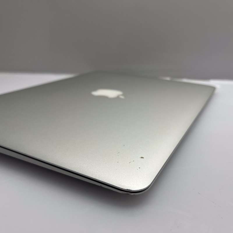 Apple MacBook Air 13-inch "Core i5" 1.6GHz (Early 2015) 8GB RAM 128GB SDD Silver