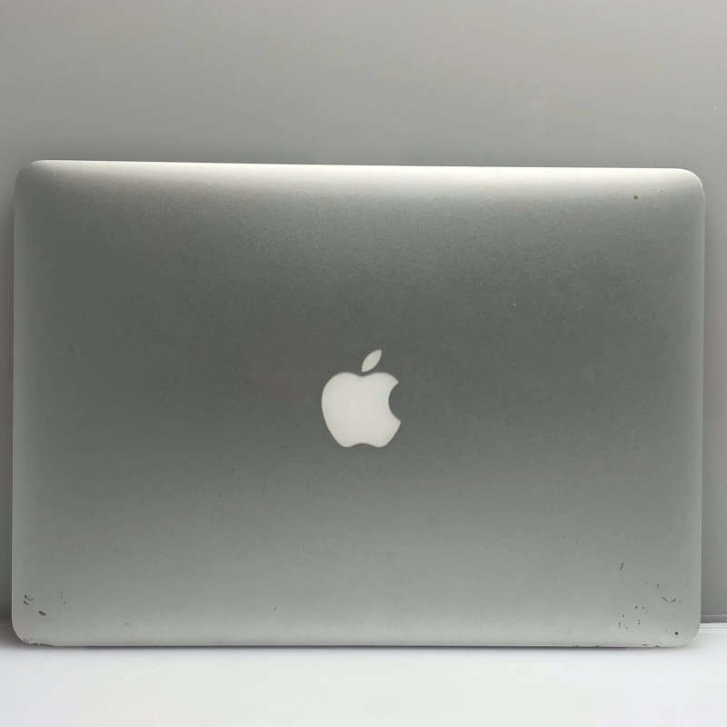 Apple MacBook Air 13-inch "Core i5" 1.6GHz (Early 2015) 8GB RAM 128GB SDD Silver