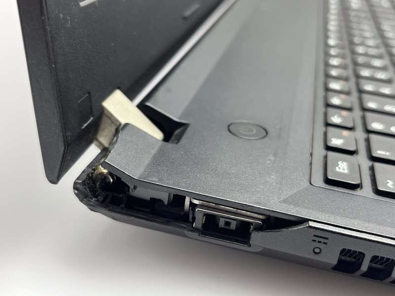 Lenovo E51-80 6th Gen "Core i6" 2.30GHz 12GB RAM 500GB HDD Black - Damaged Casing And Bright Spots