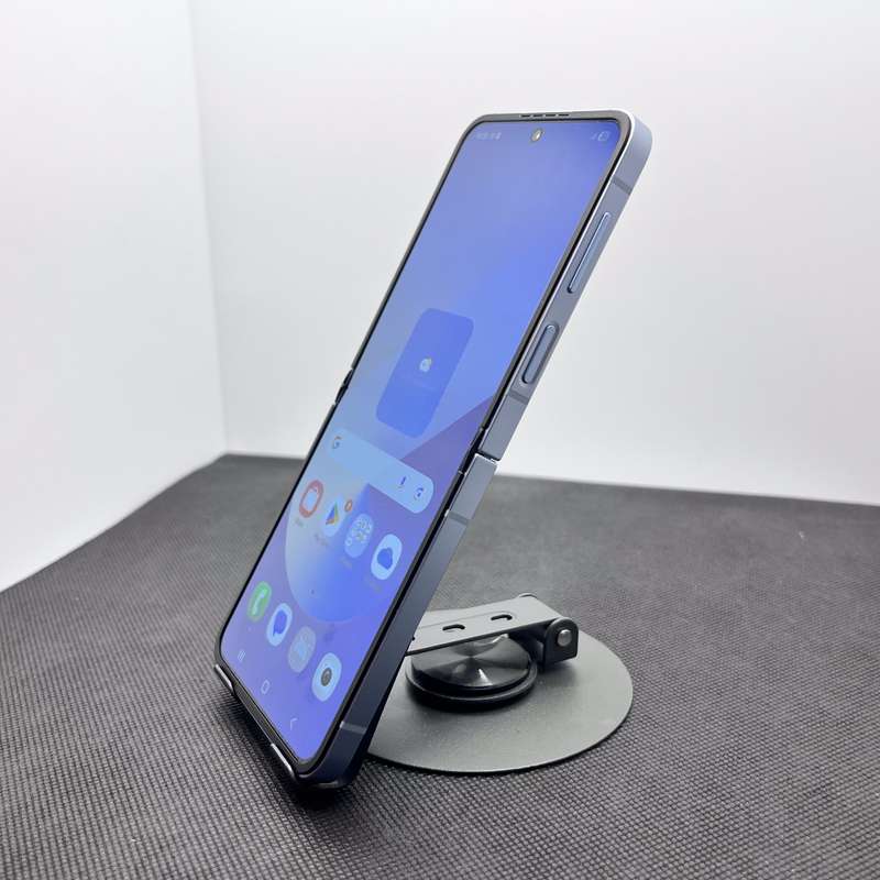 Samsung Galaxy Z Flip 6 256GB Blue + Cover Bundle Value: R500 (6 Month Warranty)