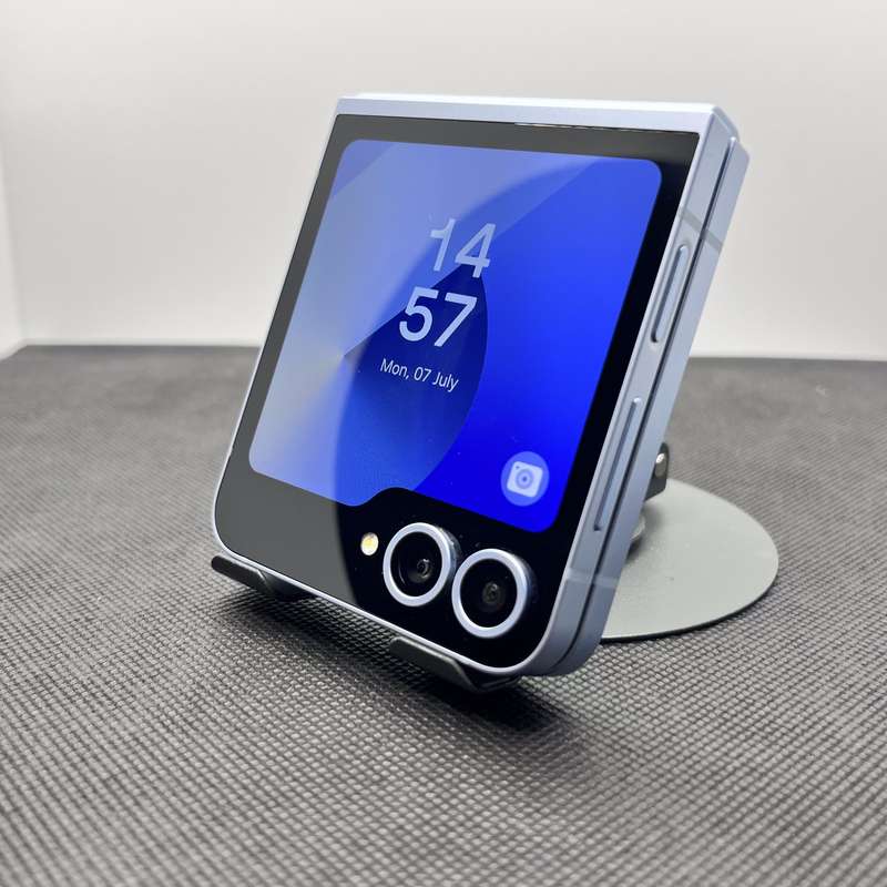 Samsung Galaxy Z Flip 6 256GB Blue + Cover Bundle Value: R500 (6 Month Warranty)