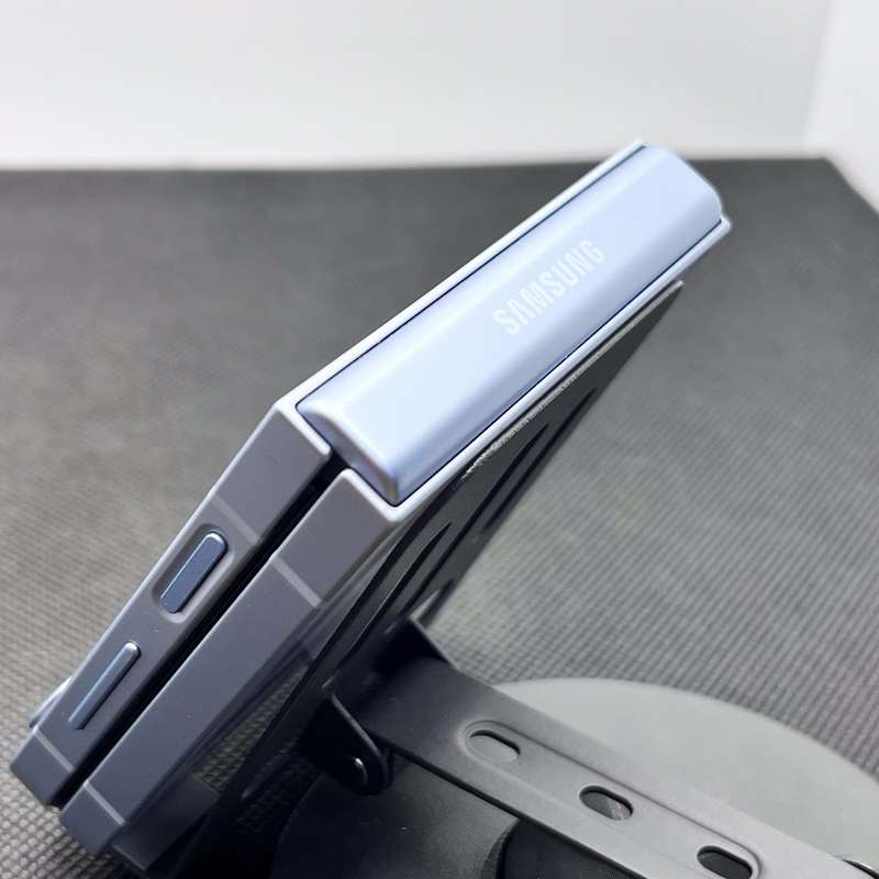 Samsung Galaxy Z Flip 6 256GB Blue + Cover Bundle Value: R500 (6 Month Warranty)