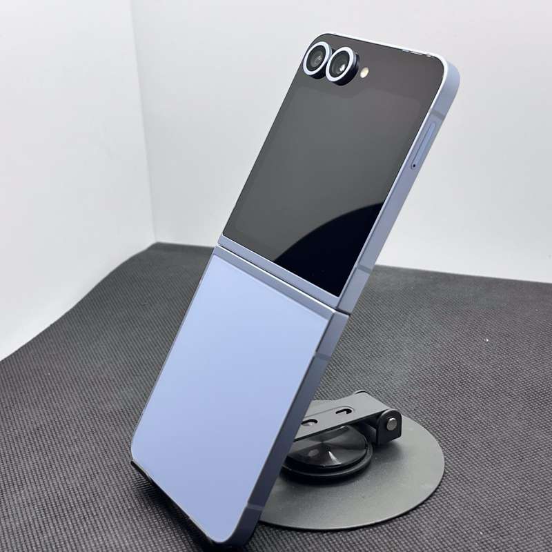 Samsung Galaxy Z Flip 6 256GB Blue + Cover Bundle Value: R500 (6 Month Warranty)