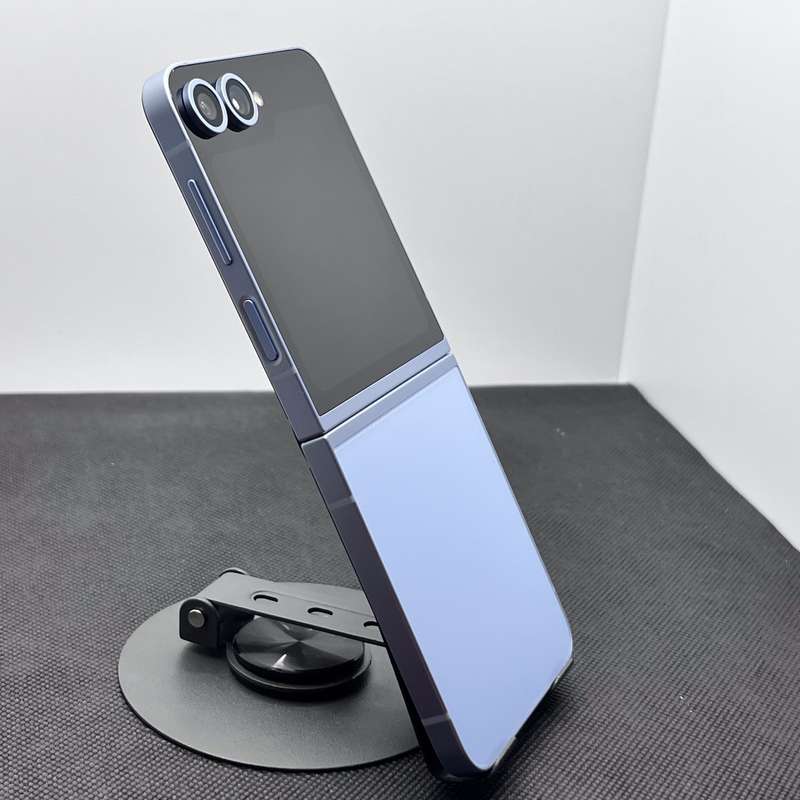 Samsung Galaxy Z Flip 6 256GB Blue + Cover Bundle Value: R500 (6 Month Warranty)