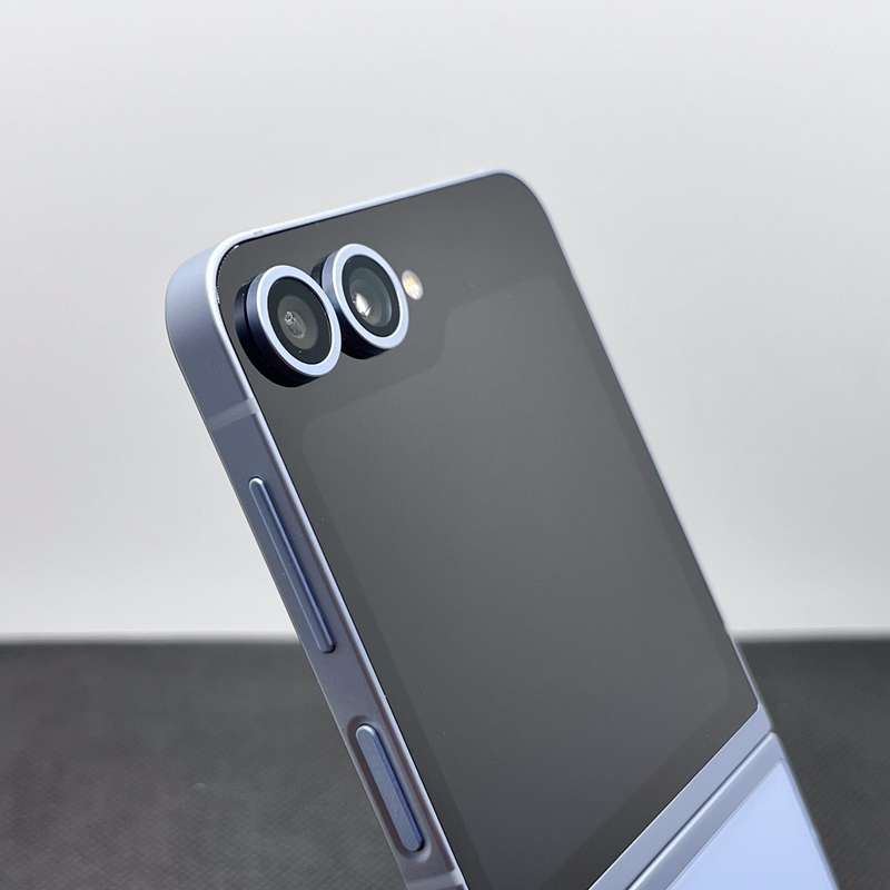 Samsung Galaxy Z Flip 6 256GB Blue + Cover Bundle Value: R500 (6 Month Warranty)