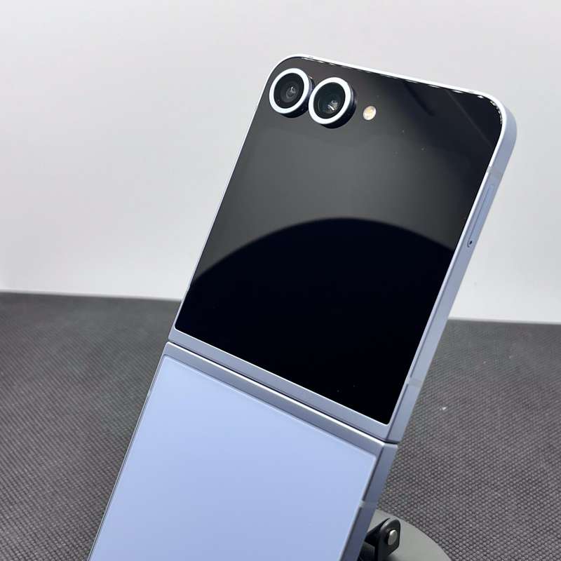 Samsung Galaxy Z Flip 6 256GB Blue + Cover Bundle Value: R500 (6 Month Warranty)